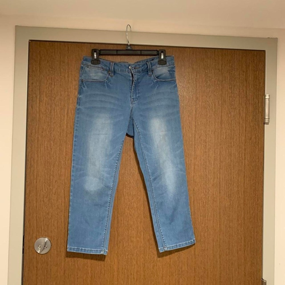 Women's Max jeans Blue denim capri with a relaxed fit size 8 denim jeans
